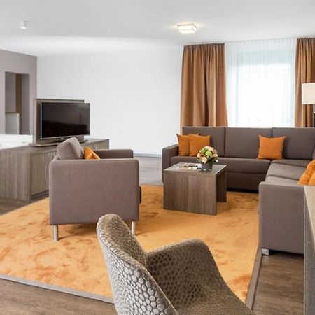 Herzogspark Apartments Mit Oder Ohne Kueche แฮร์โซเกนเอารัค ภายนอก รูปภาพ