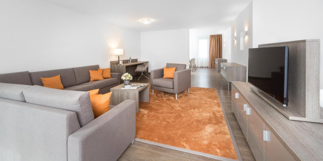 Herzogspark Apartments Mit Oder Ohne Kueche แฮร์โซเกนเอารัค ภายนอก รูปภาพ