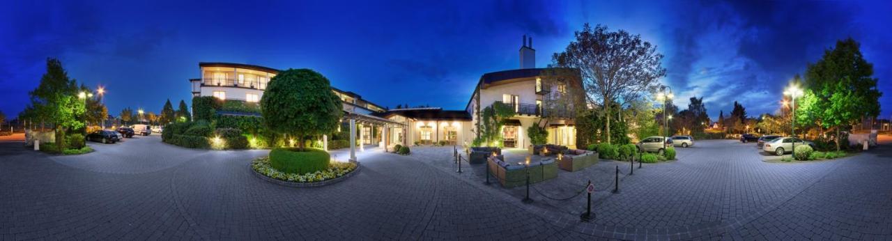 Herzogspark Apartments Mit Oder Ohne Kueche แฮร์โซเกนเอารัค ภายนอก รูปภาพ