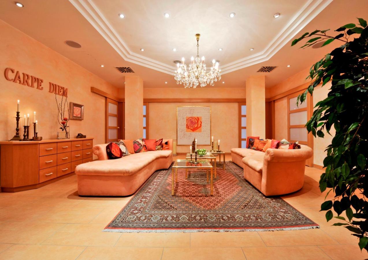 Herzogspark Apartments Mit Oder Ohne Kueche แฮร์โซเกนเอารัค ภายนอก รูปภาพ